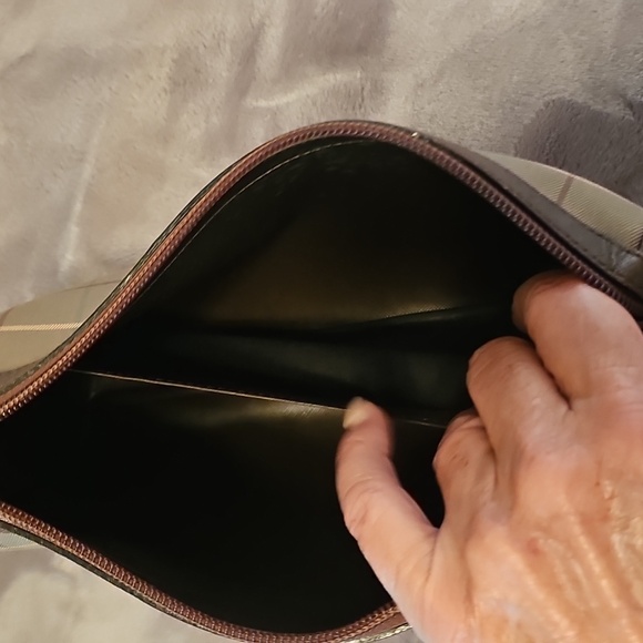 Burberrys Brown And Tan Accessory Pouch with Classic Design - Picture 9 of 9